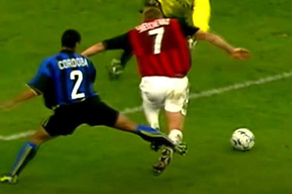 Duel Ševčenka i Kordobe u revanpu iz 2003., Foto: Printscreen YouTube/FootbaLLegendary