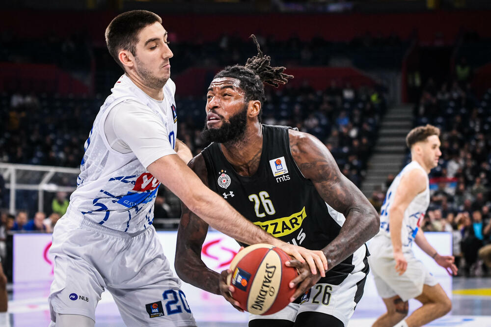 Duel Alekse Ilića i Matijasa Lesora u prvom derbiju ove sezone, Foto: ABA liga/Dragana Stjepanović