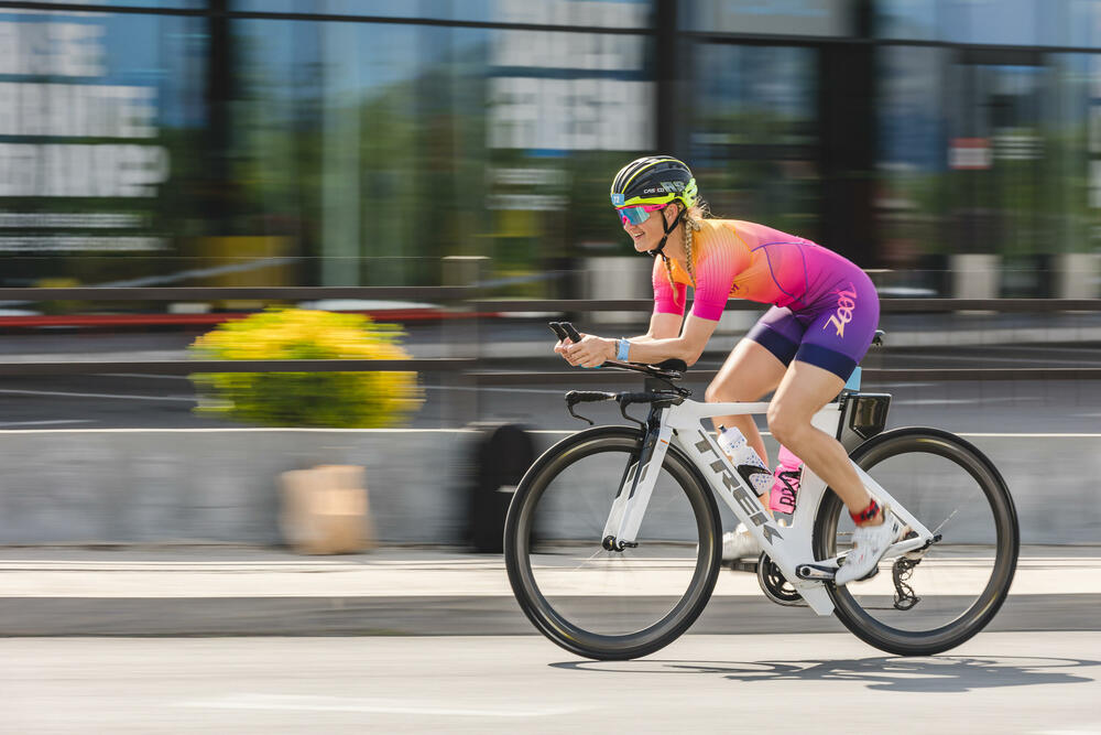 <p>Podgorica će i ove godine biti domacin sportskog događaja pod nazivom No Limits Triathlon, koji će okupiti preko <strong>180 takmičara iz preko 20 zemalja širom svijeta</strong>. Organizatori najavljuju da uloženi napori, kao i višemjesečni rad i trud garantuju da će ovogodišnji triatlon nadmašiti sva očekivanja i da će biti nezaboravan sportski događaj koji će da zabavi sve posjetioce.</p>