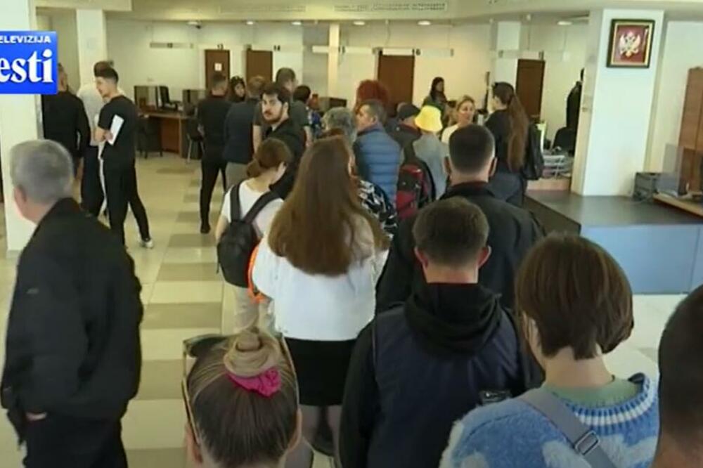 Građani čekaju dokumente, Foto: Printscreen/YouTube/TV Vijesti
