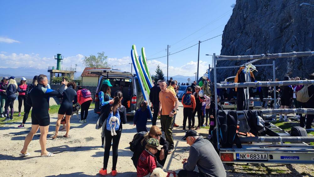 <p>Jezero koje služi kao akumulacija za potrebe hidroelektrane „Perućica“ površine je oko devet kilometara kvadratnih i bogato je pastrmkom, klenom i šaranom</p>