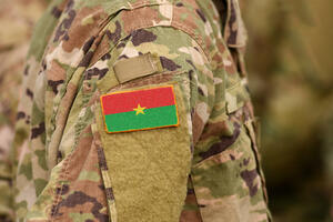 Burkina Faso: Grupa muškaraca obučena u uniforme vojne policije...