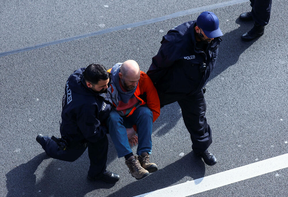 <p>Pored blokada puteva aktivisti su izjavili da će organizovati i usporene šetnje kroz grad</p>