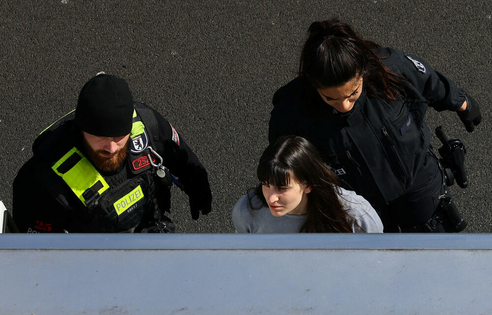 <p>Pored blokada puteva aktivisti su izjavili da će organizovati i usporene šetnje kroz grad</p>