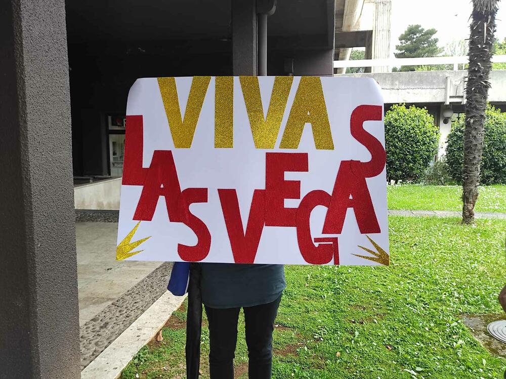 <p>"Naši predstavnici odazvaće se pozivu generalnog direktora radi hitnog i pozitivnog rješavanja pregovora", rekla je predsjednica Sindikata zaposlenih RTCG Jadranka Drobnjak.</p>