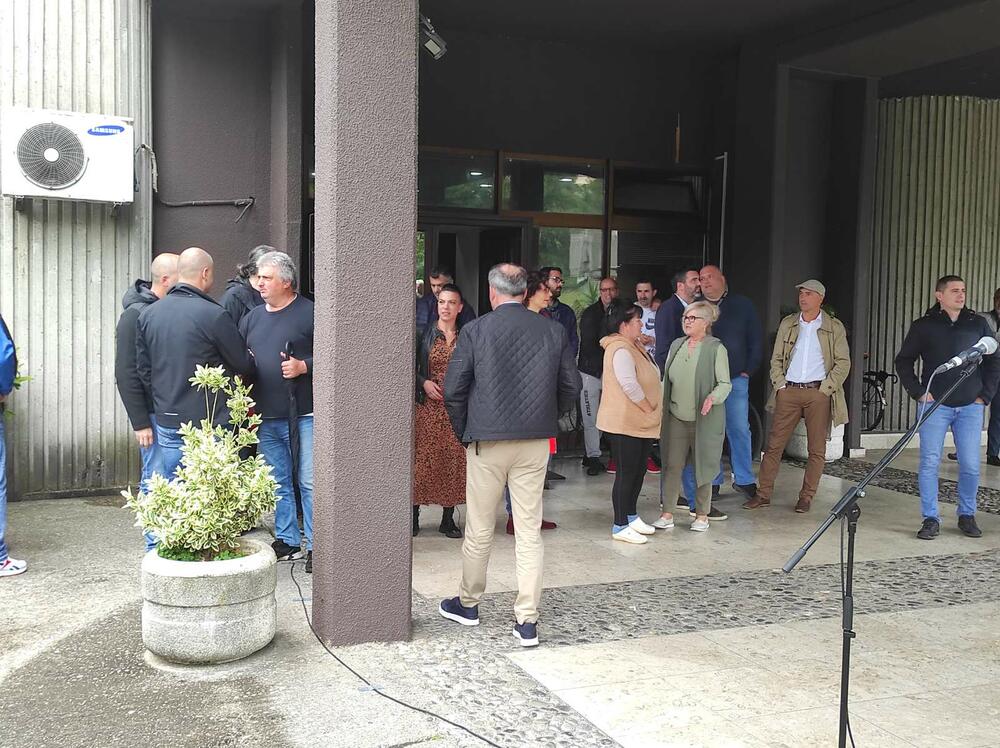 <p>"Naši predstavnici odazvaće se pozivu generalnog direktora radi hitnog i pozitivnog rješavanja pregovora", rekla je predsjednica Sindikata zaposlenih RTCG Jadranka Drobnjak.</p>