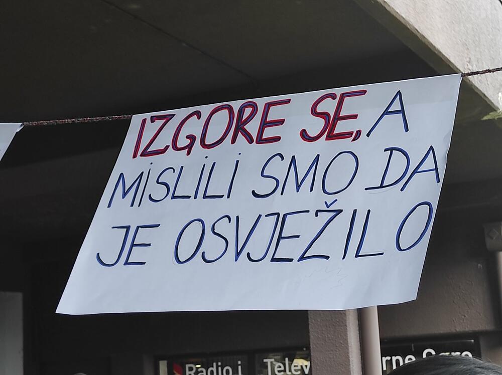 <p>"Naši predstavnici odazvaće se pozivu generalnog direktora radi hitnog i pozitivnog rješavanja pregovora", rekla je predsjednica Sindikata zaposlenih RTCG Jadranka Drobnjak.</p>