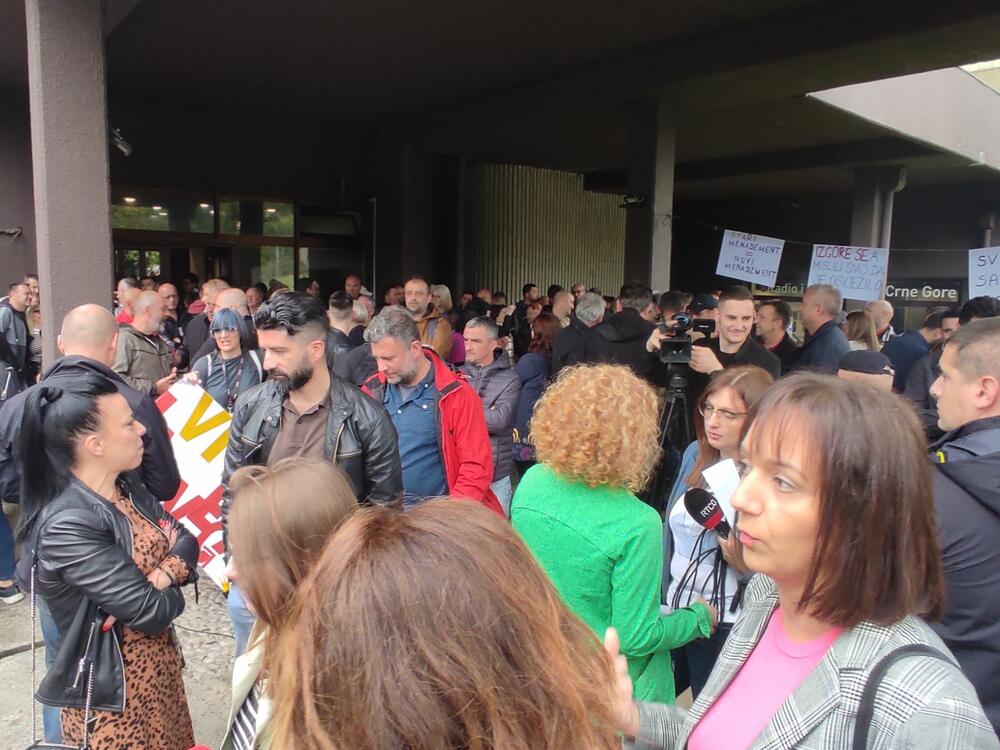 <p>"Naši predstavnici odazvaće se pozivu generalnog direktora radi hitnog i pozitivnog rješavanja pregovora", rekla je predsjednica Sindikata zaposlenih RTCG Jadranka Drobnjak.</p>