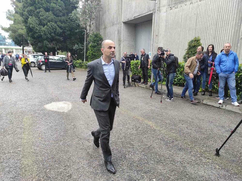 <p>"Naši predstavnici odazvaće se pozivu generalnog direktora radi hitnog i pozitivnog rješavanja pregovora", rekla je predsjednica Sindikata zaposlenih RTCG Jadranka Drobnjak.</p>