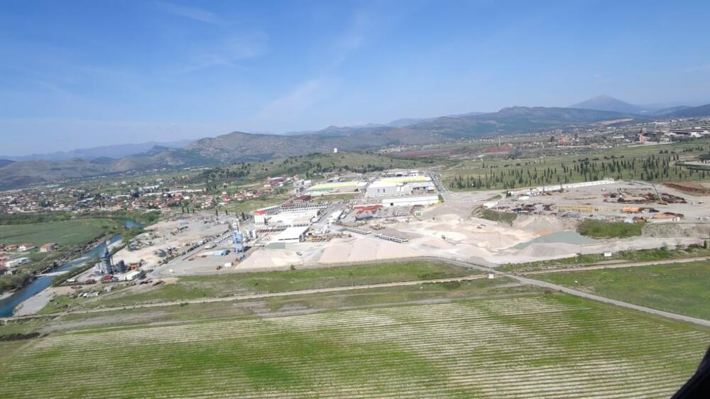 <p>Opština Zeta zahtijeva od državnih organa "da ne zatvaraju oči pred ovom pljačkom državnih resursa"</p>