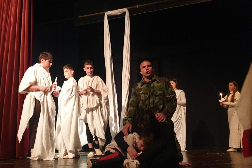 Sa predstave "Samo rata da ne bude", Foto: Jadranka Ćetković