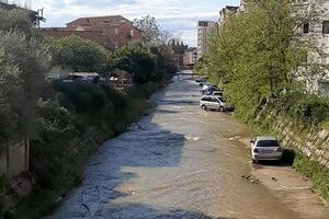 Kiša iznenadila vozače: blokirani u koritu rijeke Grđevice