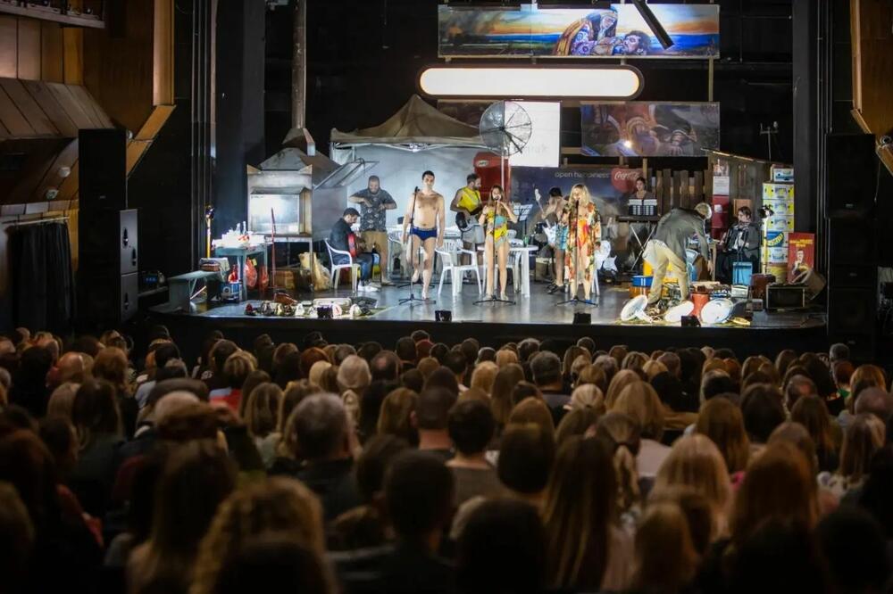 Scena iz predstave “Tiho teče Misisipi”