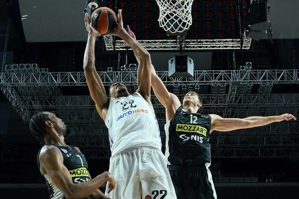 Tavares na meču sa Partizanom u regularnom dijelu sezone, Foto: Euroleague.net