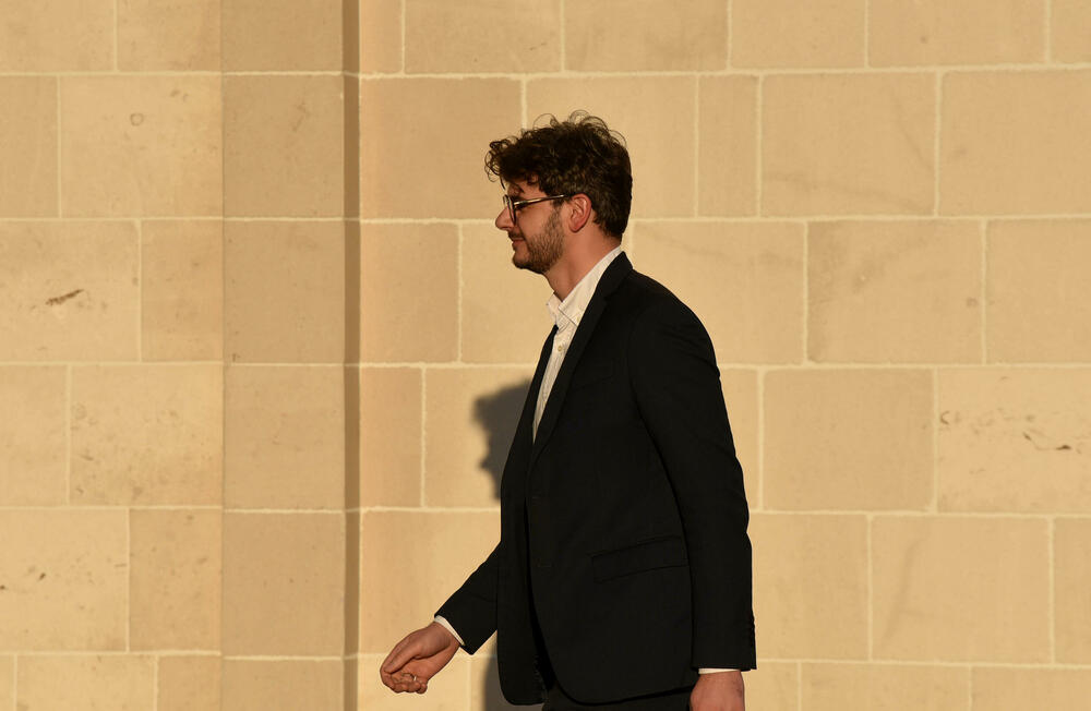 <p>Sjednici prisustvuje lider PES-a Milojko Spajić, ali ne i njegov zamjenik i novoizabrani predsjednik Crne Gore Jakov Milatović</p>