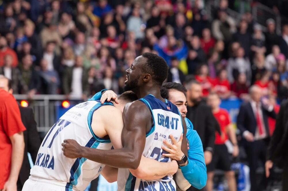 Grant sa saigračima slavi plasman u finale, Foto: Eurocupbasketball.com