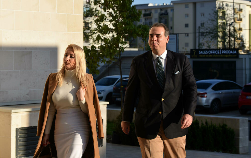 <p>GO PES-a sinoć odlučio da ta partija na izbore ide s građanskim i lokalnim listama, i da njen predsjednik Spajić bude nosilac izborne liste... Predsjedništvo zaključilo da je jedinstvo partije glavni cilj</p>