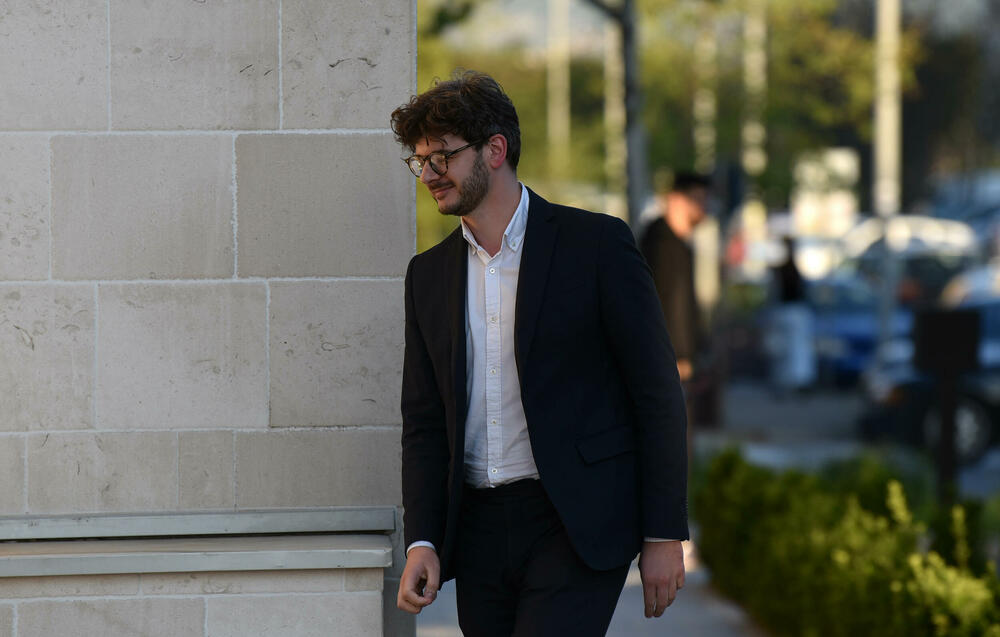 <p>GO PES-a sinoć odlučio da ta partija na izbore ide s građanskim i lokalnim listama, i da njen predsjednik Spajić bude nosilac izborne liste... Predsjedništvo zaključilo da je jedinstvo partije glavni cilj</p>