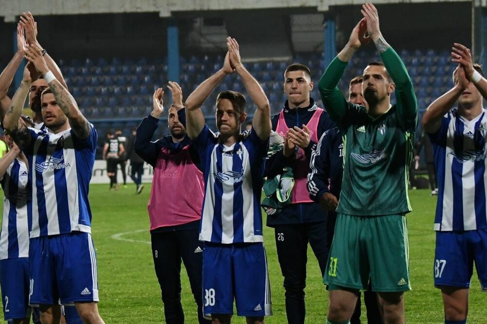 Marko Pavlovski (u sredini) slavi pobjedu protiv Rudara sa saigračima, Foto: FSCG