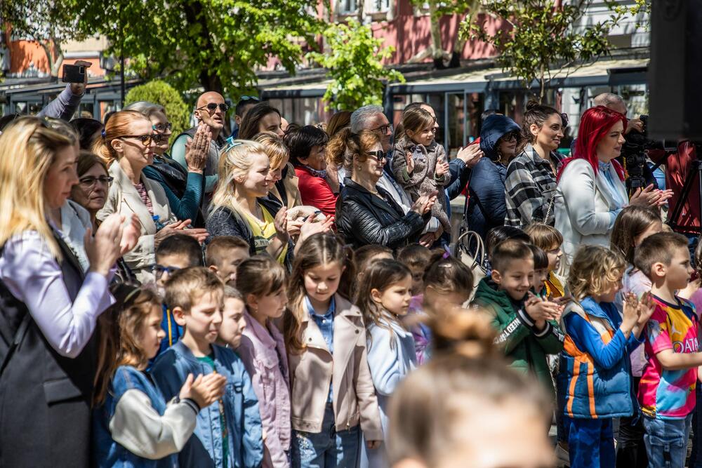 <p>U okviru otvaranja manifestacije, književnici Jeleni Angelovskoj dodijeljena je nagrada za roman "Mika"</p>