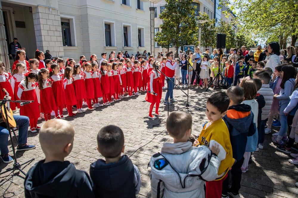 <p>U okviru otvaranja manifestacije, književnici Jeleni Angelovskoj dodijeljena je nagrada za roman "Mika"</p>