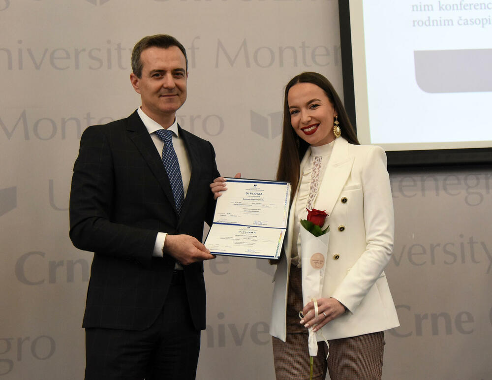 <p>Rektor je uručio i plakete najboljim studentima fakulteta UCG</p>