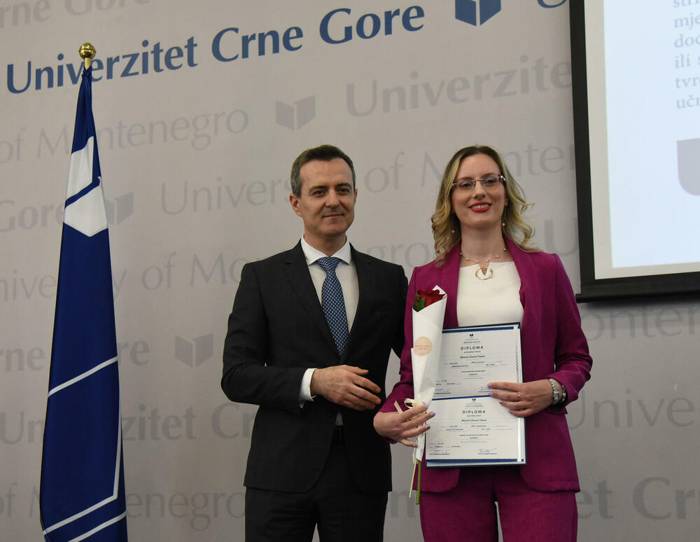 <p>Rektor je uručio i plakete najboljim studentima fakulteta UCG</p>