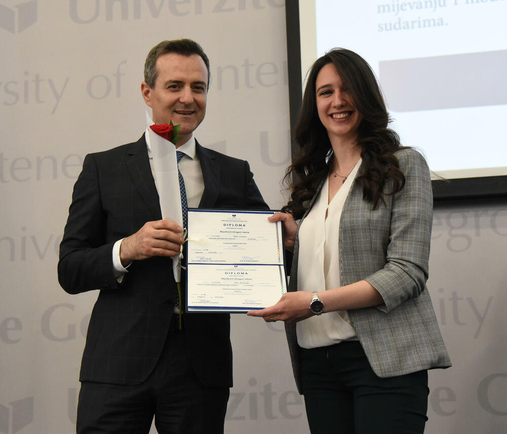 <p>Rektor je uručio i plakete najboljim studentima fakulteta UCG</p>