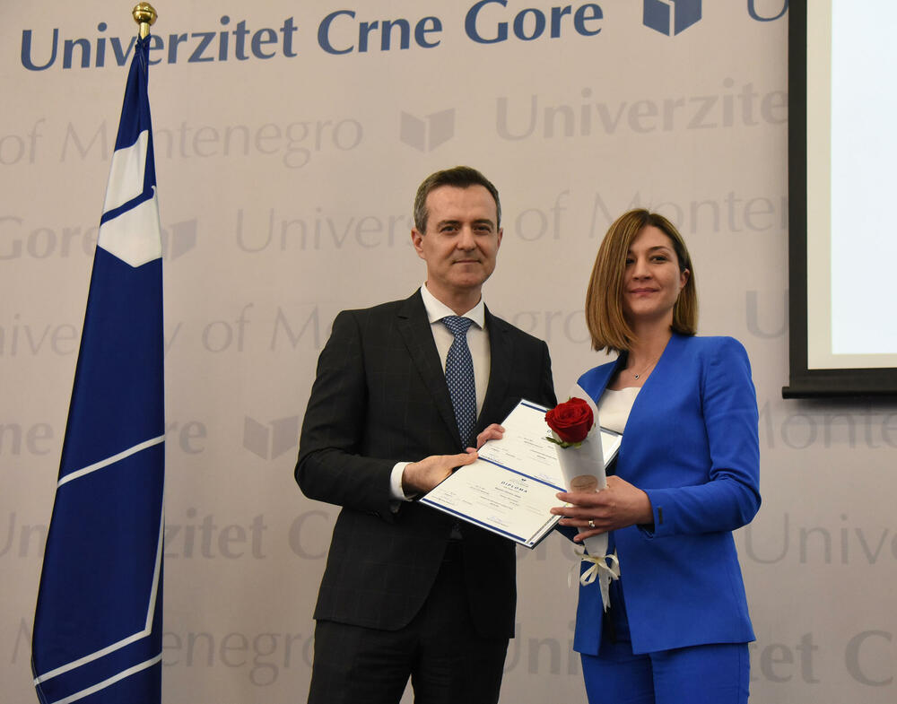 <p>Rektor je uručio i plakete najboljim studentima fakulteta UCG</p>