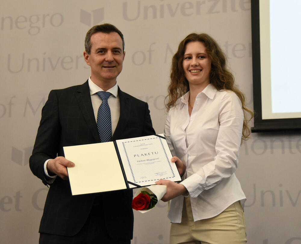 <p>Rektor je uručio i plakete najboljim studentima fakulteta UCG</p>