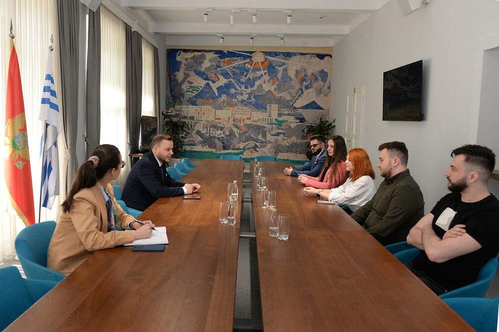 Sa sastanka, Foto: PG Biro