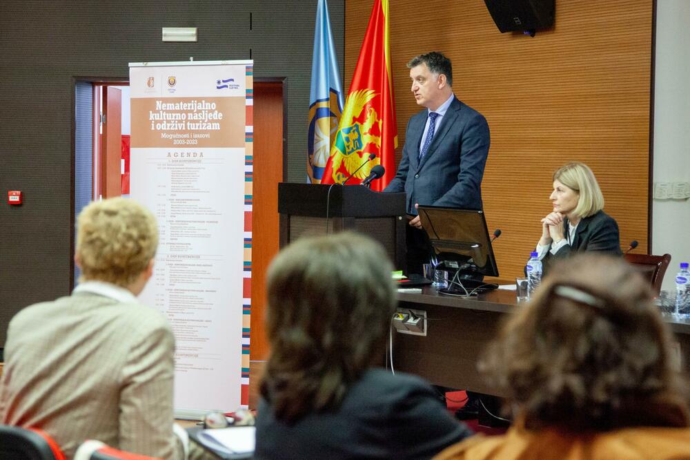 Komnenović na otvaranju konferencije u Tivtu, Foto: CG News