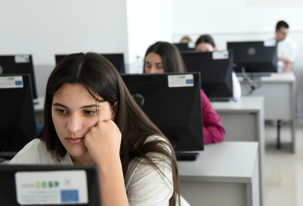 <p>Takmičenje na FIT-u jedan je od brojnih događaja koji se povodom Dana djevojčica u ICT organizuju širom svijeta. Dan je 2011. ustanovila Međunarodna unija za telekomunikacije, pored ostalog, i zbog niskog učešća žena u ICT oblasti</p>