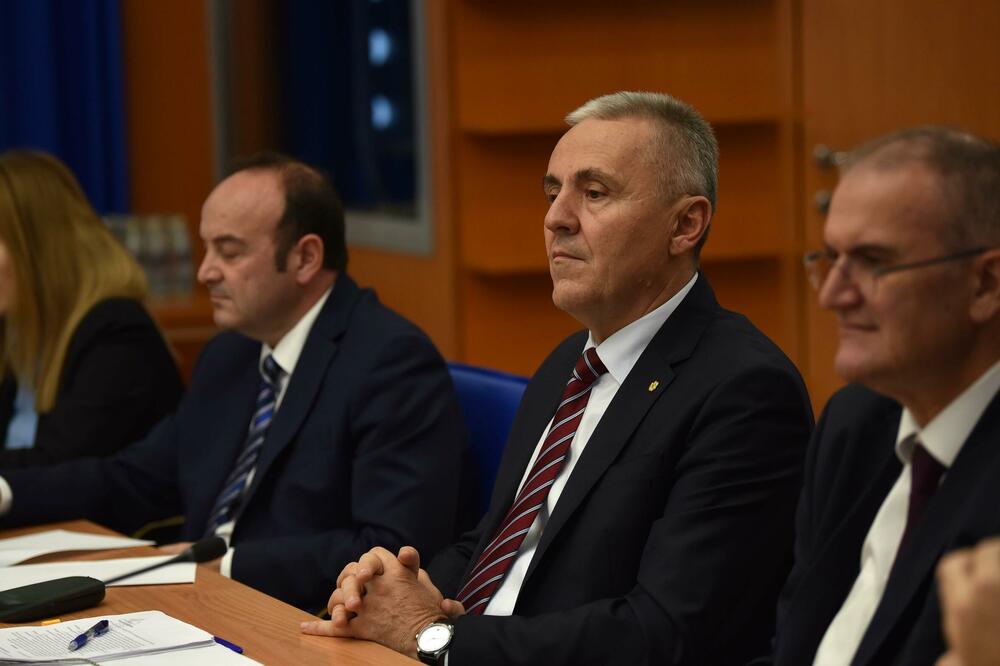 Privremene mjera do kraja juna: Žugić sa viceguvernerima, Foto: BORIS PEJOVIC