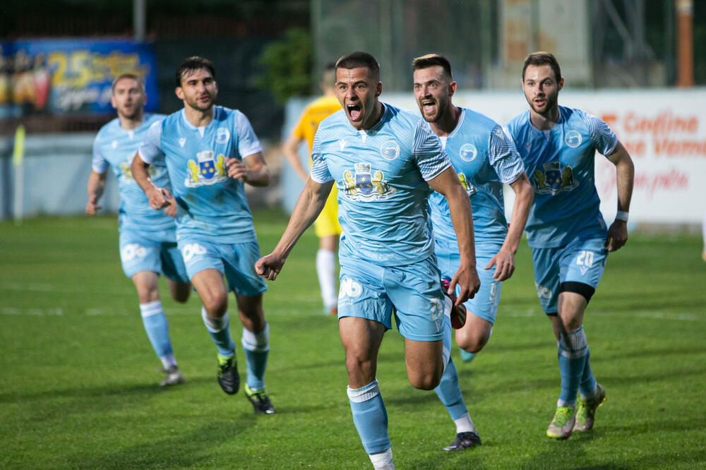 Fudbaleri Petrovca, Foto: FSCG