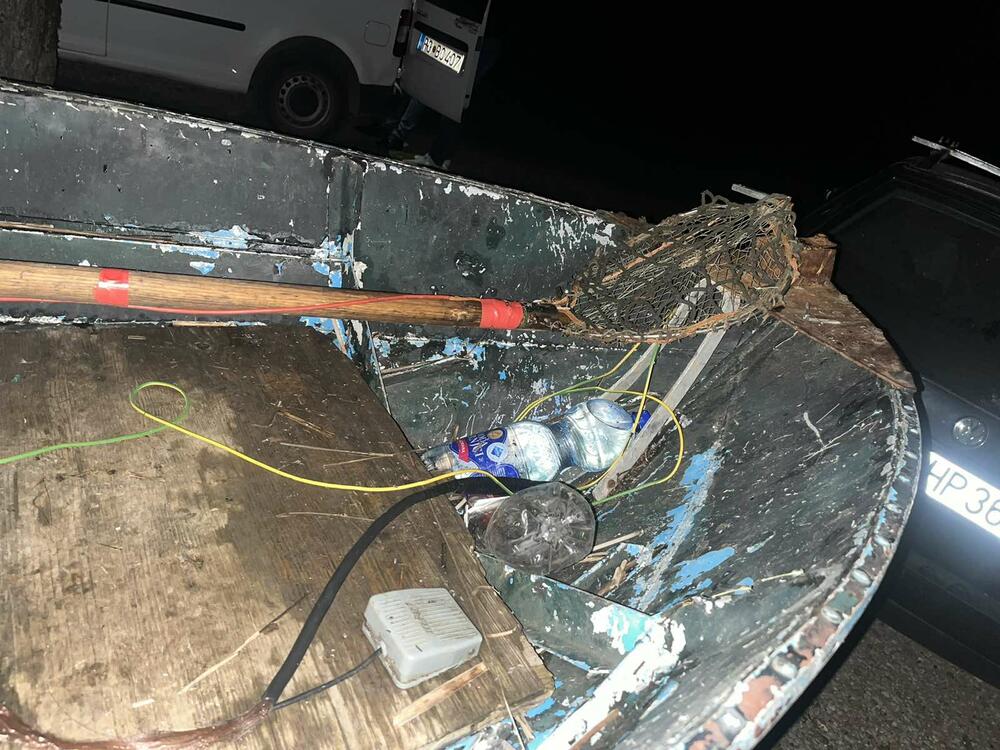 <p>"Vijestima" je rečeno da su dvojica krivolovaca ribu lovila ostima, a dvojica agregatom</p>