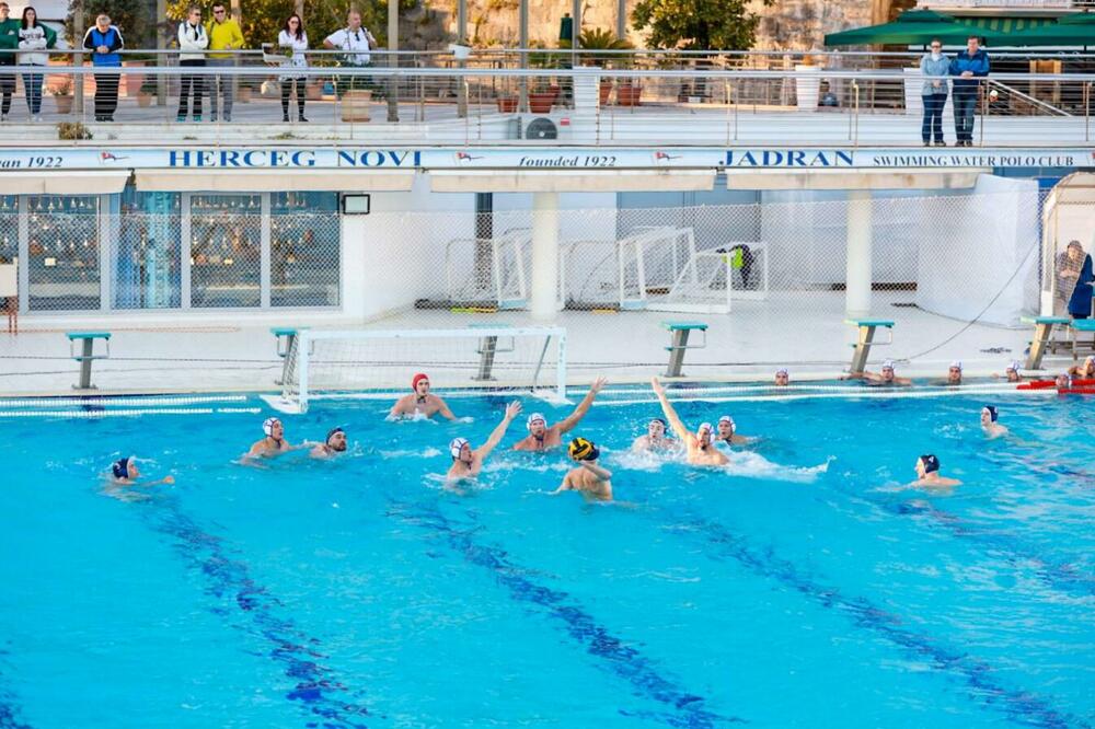 Sa prvog meča finalne serije između Jadrana i Primorca koji su Novljani dobili 11:5, Foto: Vuk Ilić/VPSCG