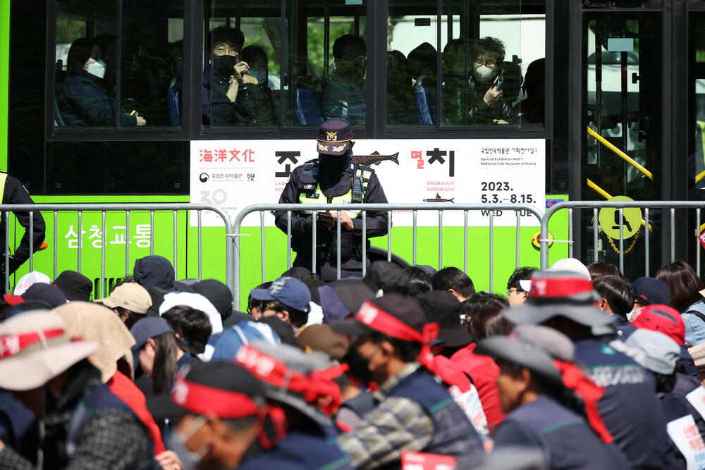 <p>Skupovi ove godine povodom Međunarodnog praznika rada će, kako se očekuje, biti veći nego prethodnih godina pošto su restrikcije vezane za kovid-19 drastično smanjene i opozicija je usmjerena na to kako će vladini ekonomski planovi uticati na radnike</p>