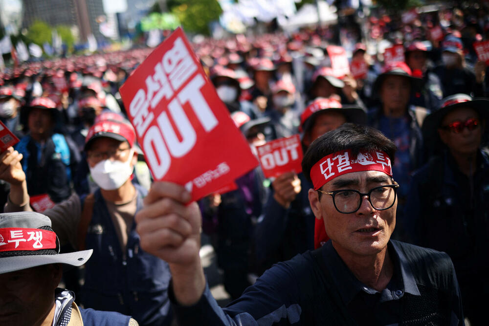 <p>Skupovi ove godine povodom Međunarodnog praznika rada će, kako se očekuje, biti veći nego prethodnih godina pošto su restrikcije vezane za kovid-19 drastično smanjene i opozicija je usmjerena na to kako će vladini ekonomski planovi uticati na radnike</p>