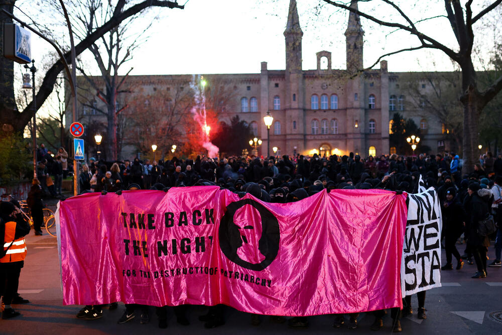 <p>Skupovi ove godine povodom Međunarodnog praznika rada će, kako se očekuje, biti veći nego prethodnih godina pošto su restrikcije vezane za kovid-19 drastično smanjene i opozicija je usmjerena na to kako će vladini ekonomski planovi uticati na radnike</p>