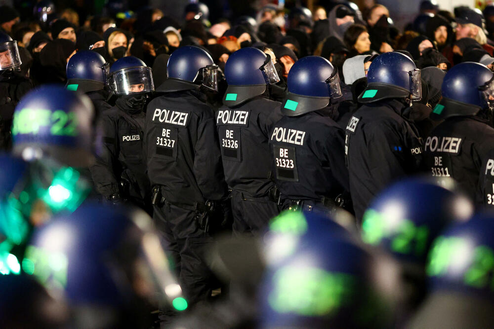 <p>Skupovi ove godine povodom Međunarodnog praznika rada će, kako se očekuje, biti veći nego prethodnih godina pošto su restrikcije vezane za kovid-19 drastično smanjene i opozicija je usmjerena na to kako će vladini ekonomski planovi uticati na radnike</p>