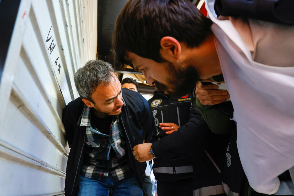 <p>Skupovi ove godine povodom Međunarodnog praznika rada će, kako se očekuje, biti veći nego prethodnih godina pošto su restrikcije vezane za kovid-19 drastično smanjene i opozicija je usmjerena na to kako će vladini ekonomski planovi uticati na radnike</p>