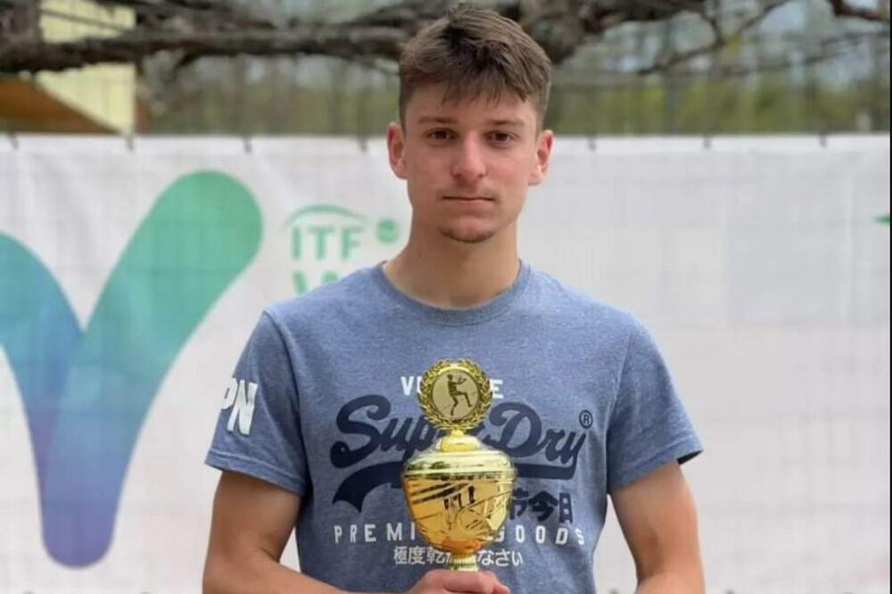 Ristov sa peharom iz Niša, Foto: Privatna arhiva