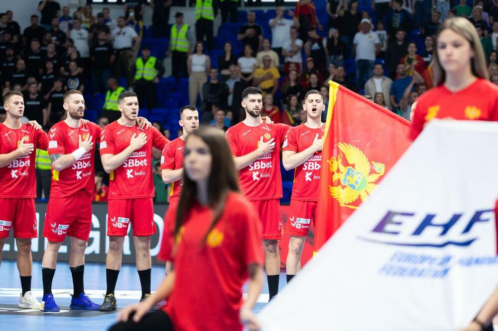 Rukometaši Crne Gore pred sinoćnji meč sa BiH, Foto: Vuk Raičević