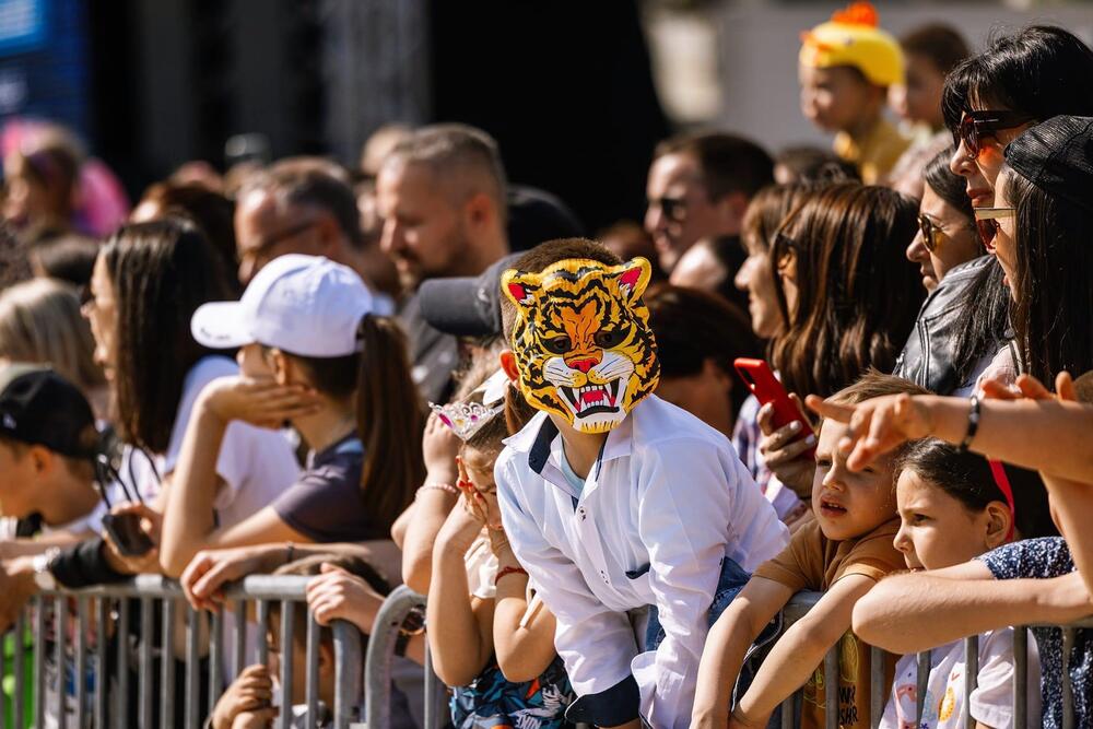 <p>U Budvi nastupila legendarna muzička grupa iz Sarajeva</p>