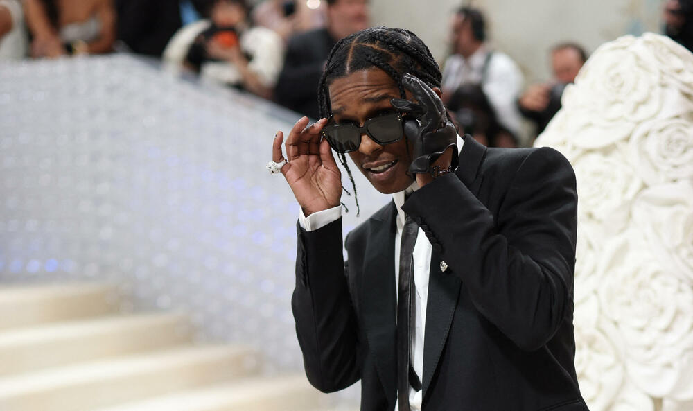 <p>Tako je nazvana u čast pokojnog modnog dizajnera Šanela i bila je posvećena Lagerfildovom doprinosu svjetskoj i američkoj modi</p>