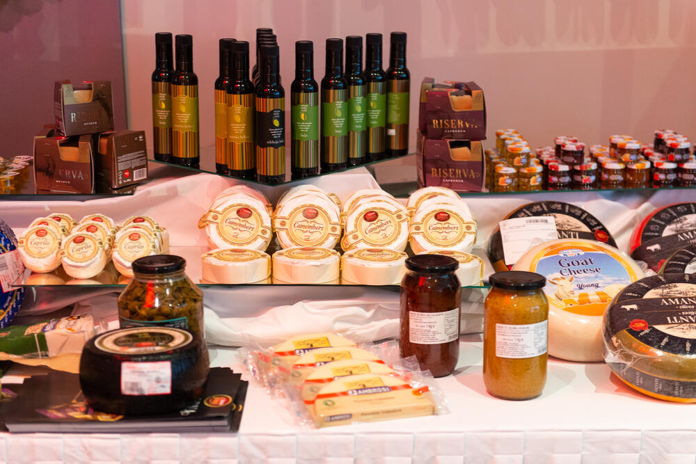 <p>Jedinstvena Japanese Wagyu govedina, zahvaljujući tehnikama rezanja dovedenim do savršenstva, dobija veću vrijednost i pokazuje svoj prefektan ukus</p>