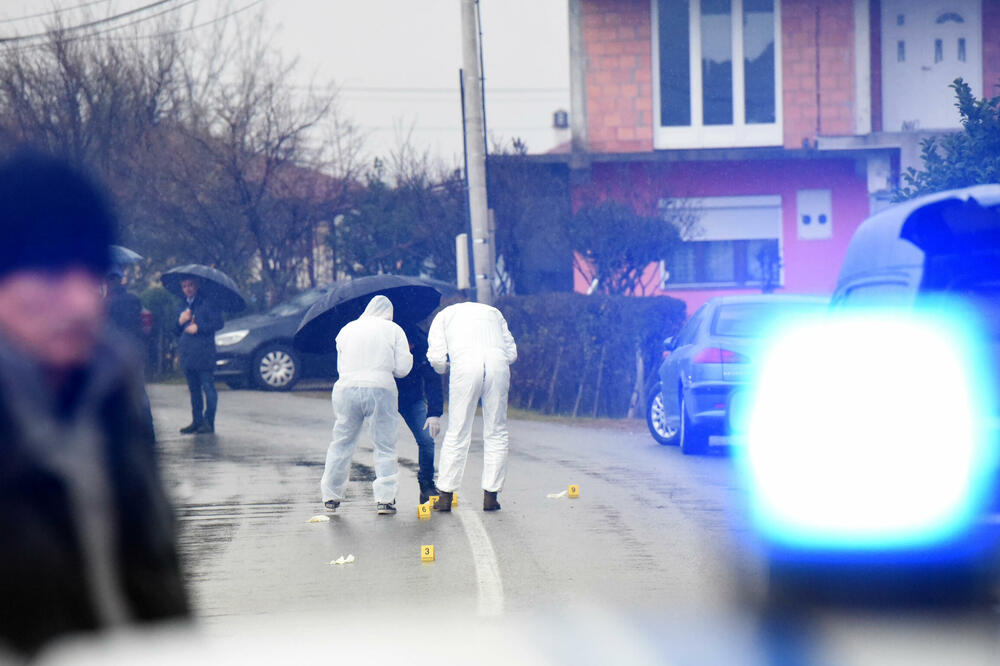 Uviđaj nakon pucnjave u kojoj je teško ranjen Krstović (arhiva), Foto: Savo Prelević