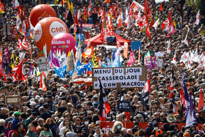 Francuski sindikati ne odustaju od protesta protiv penzione reforme