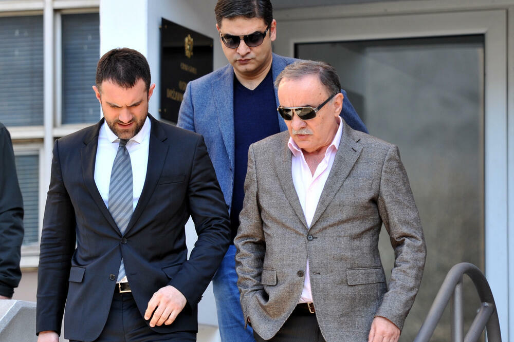 Mujović (desno) u Osnovnom sudu 2017.